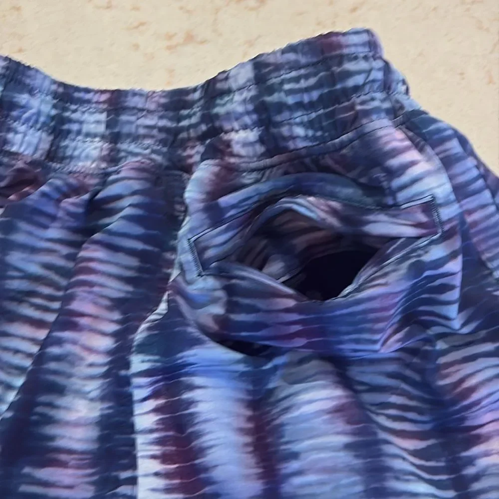 Athleta GIRL SZ (8/10) medium tie-dye drawstring shorts